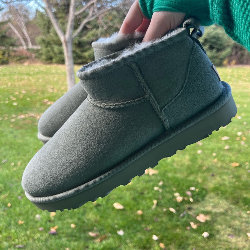 Ugg ultra mini shaded clover boots NWOT